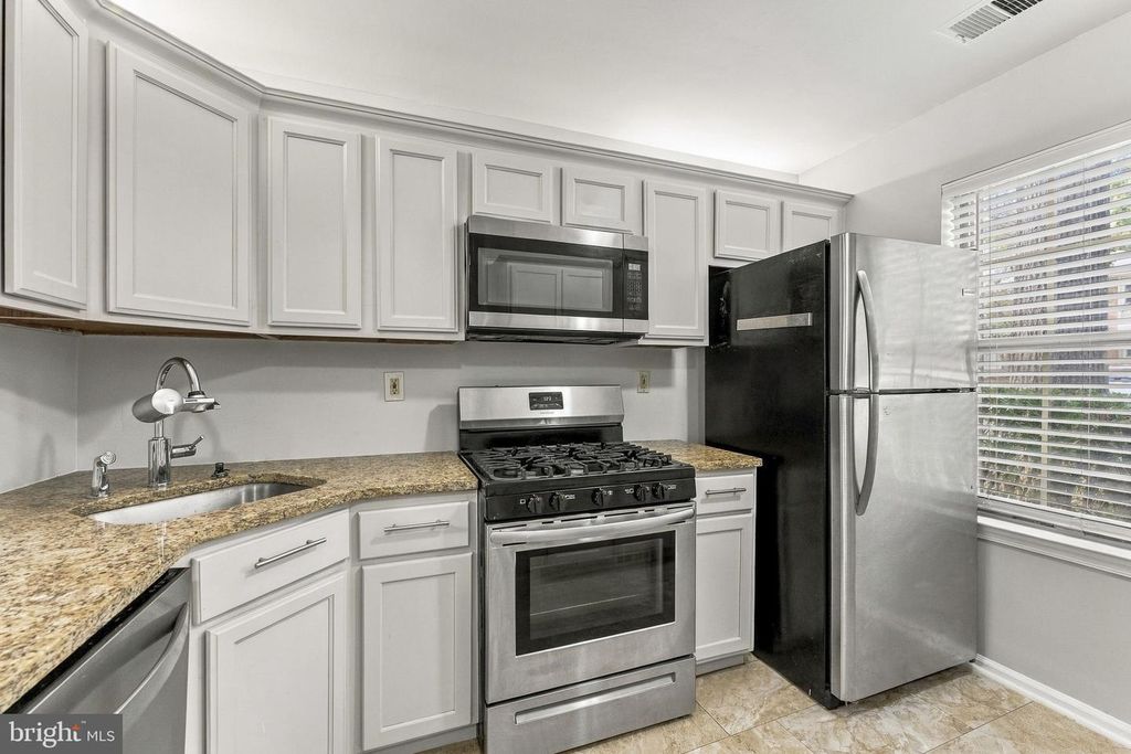 22 ABELIA CT, LAWRENCE TWP, NJ 08648 — photo 4