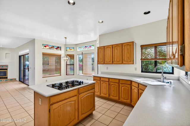 10881 N Canada Hills Court, Tucson, AZ 85737