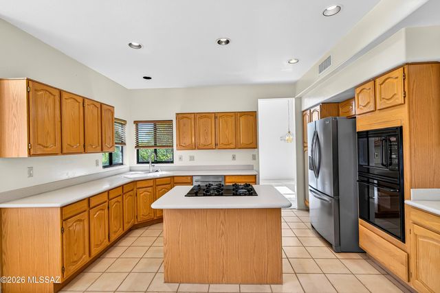 10881 N Canada Hills Court, Tucson, AZ 85737