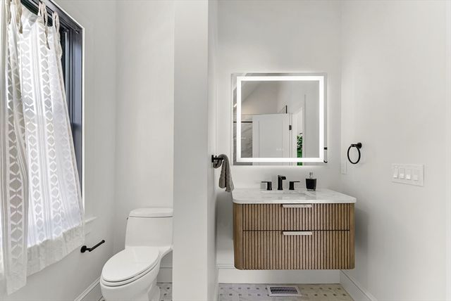 15C Stickney Ave C, Somerville, MA 02145