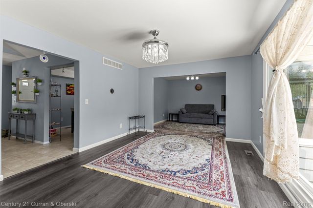 45561 Edgewood Court, Canton Charter Township, MI 48187