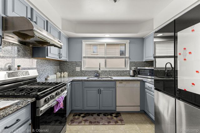 45561 Edgewood Court, Canton Charter Township, MI 48187