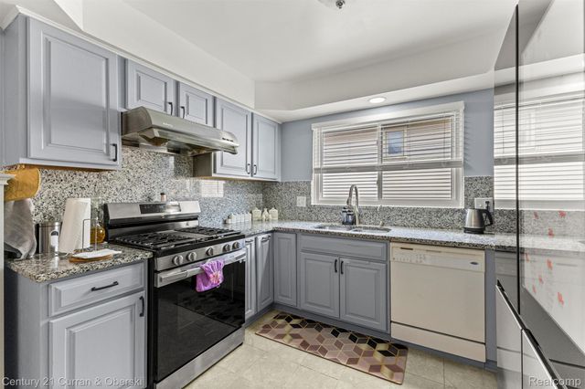 45561 Edgewood Court, Canton Charter Township, MI 48187