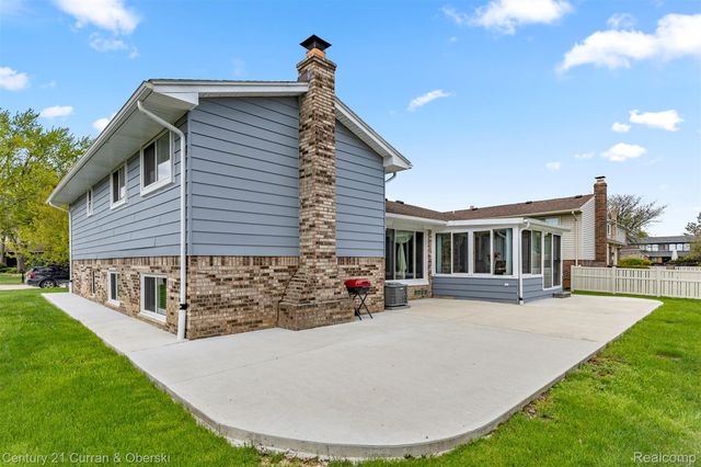 45561 Edgewood Court, Canton Charter Township, MI 48187
