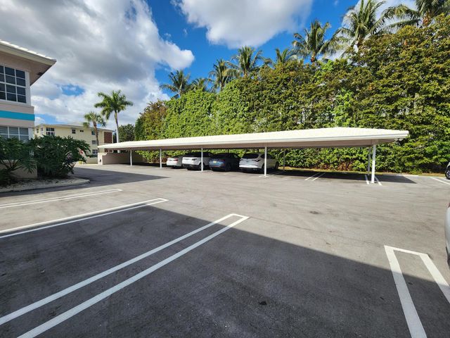 75 Venetian Drive D-11, Delray Beach, FL 33483