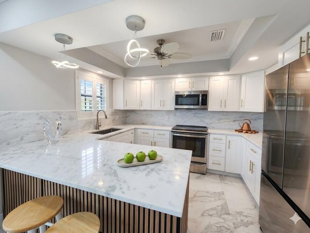 75 Venetian Drive D-11, Delray Beach, FL 33483