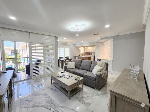 75 Venetian Drive D-11, Delray Beach, FL 33483