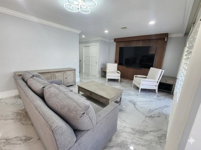 75 Venetian Drive D-11, Delray Beach, FL 33483