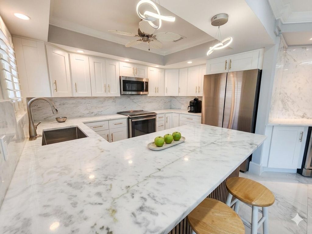 75 Venetian Drive D-11, Delray Beach, FL 33483