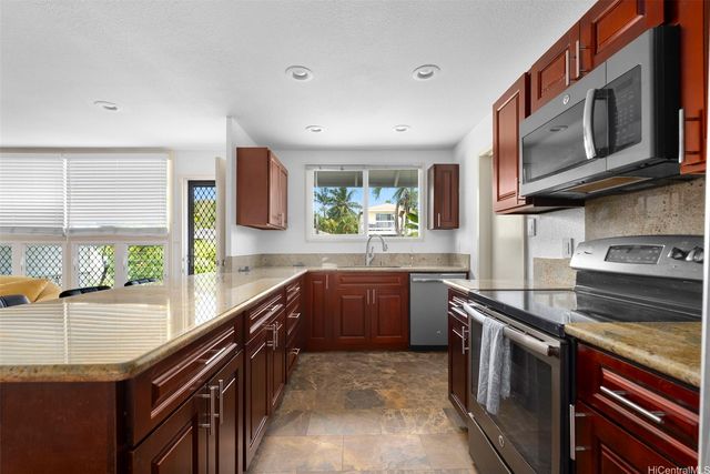 433 Kaimake Loop A, Kailua, HI 96734
