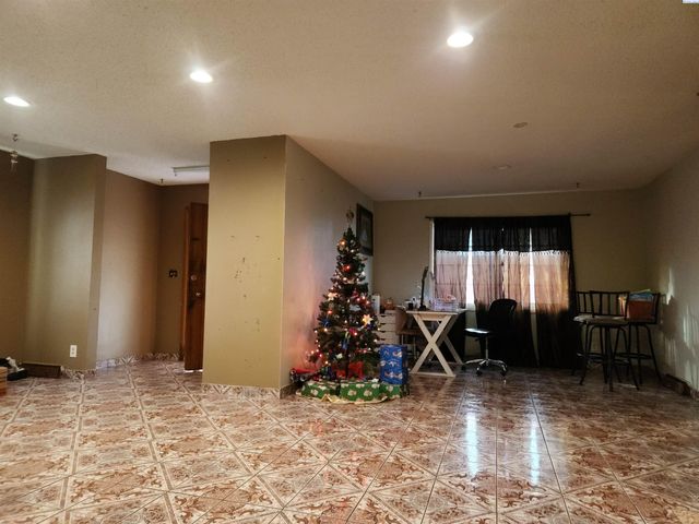807 W Park St, Pasco, WA 99301