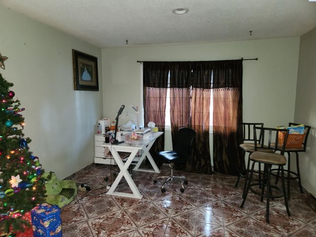 807 W Park St, Pasco, WA 99301