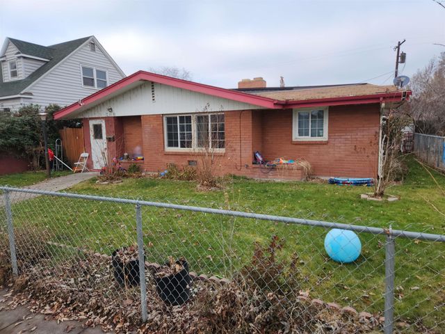 807 W Park St, Pasco, WA 99301