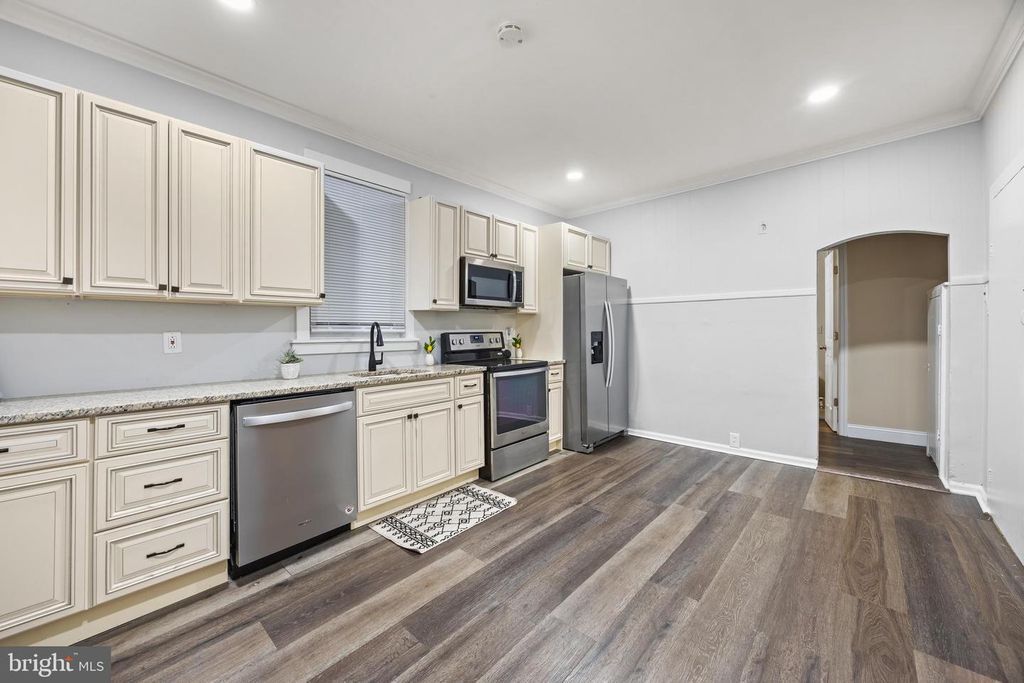 70 PINE ST, Beverly, NJ 08010