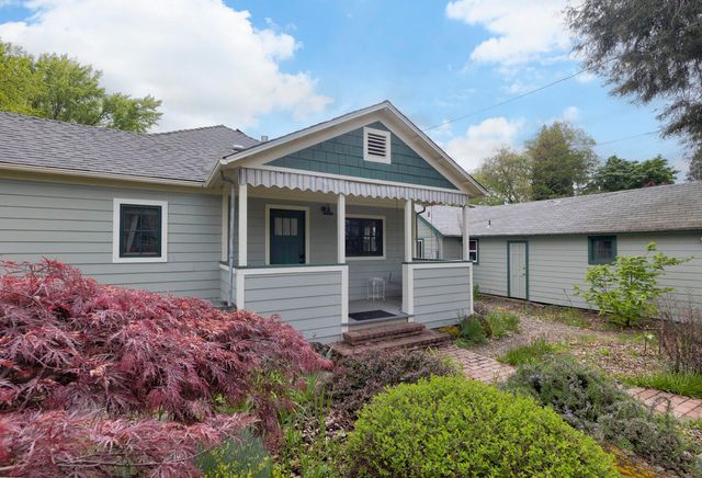 1417 NW Washington Boulevard, Grants Pass, OR 97526