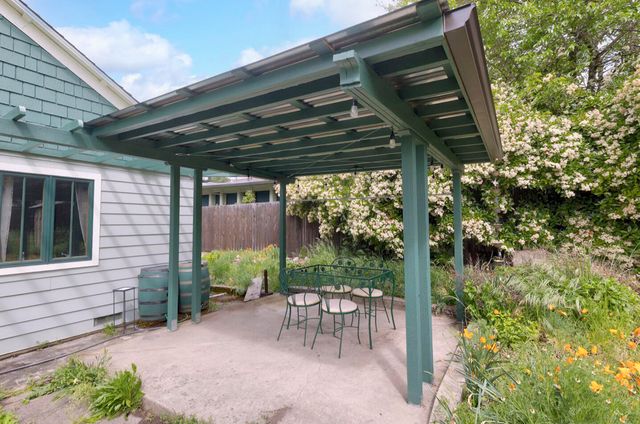 1417 NW Washington Boulevard, Grants Pass, OR 97526