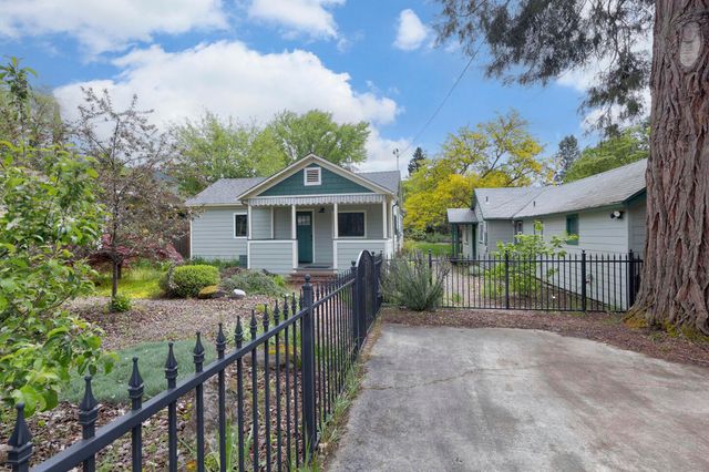 1417 NW Washington Boulevard, Grants Pass, OR 97526