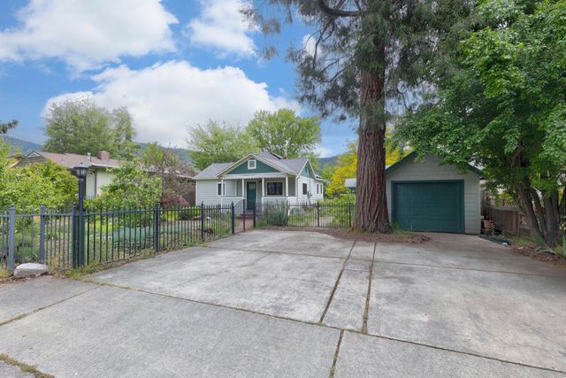 1417 NW Washington Boulevard, Grants Pass, OR 97526