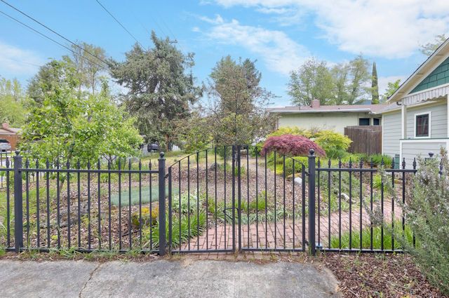 1417 NW Washington Boulevard, Grants Pass, OR 97526