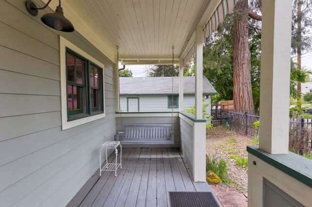 1417 NW Washington Boulevard, Grants Pass, OR 97526