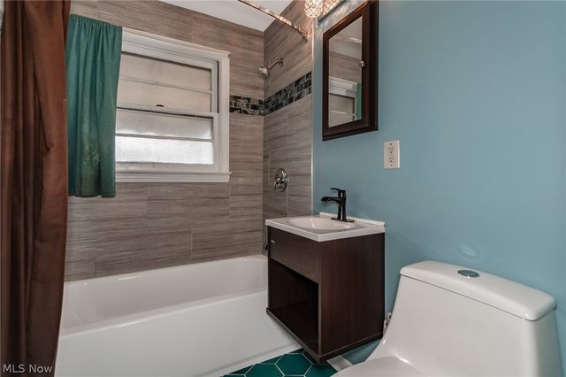 306 E 323rd Street, Willowick, OH 44095
