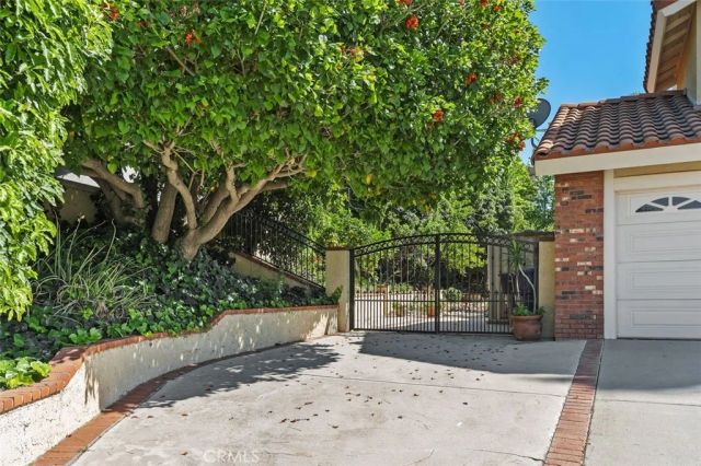 305 Mission Grove North, Riverside, CA 92506