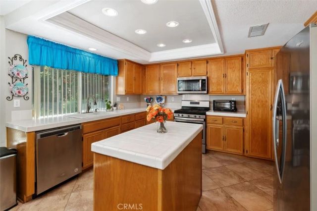 305 Mission Grove North, Riverside, CA 92506