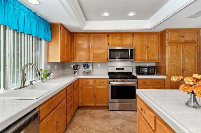 305 Mission Grove North, Riverside, CA 92506