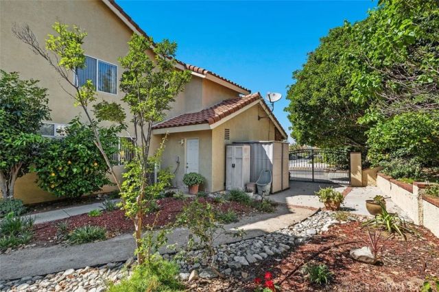 305 Mission Grove North, Riverside, CA 92506
