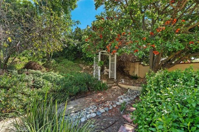 305 Mission Grove North, Riverside, CA 92506