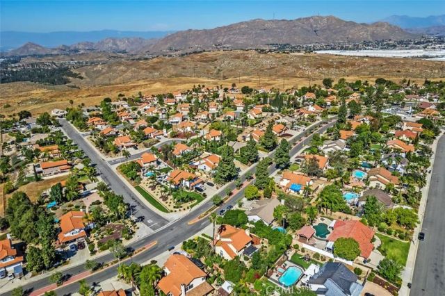 305 Mission Grove North, Riverside, CA 92506