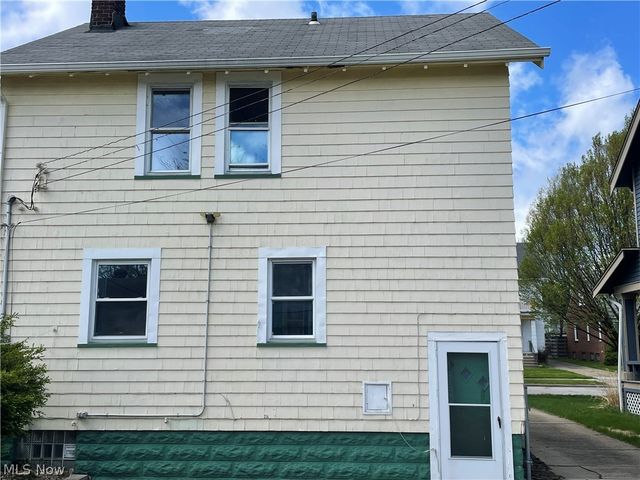 2213 Wyandotte Avenue, Lakewood, OH 44107