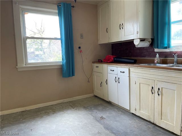 2213 Wyandotte Avenue, Lakewood, OH 44107