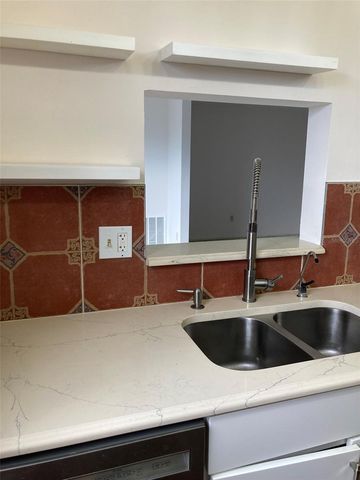 7975 58TH AVENUE N 408, St Petersburg, FL 33709