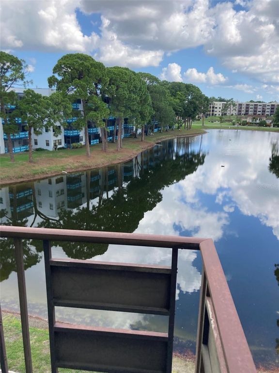 7975 58TH AVENUE N 408, St Petersburg, FL 33709