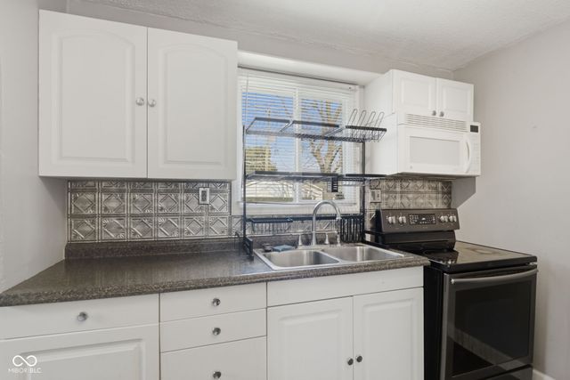 140 N 6th Avenue, Beech Grove, IN 46107