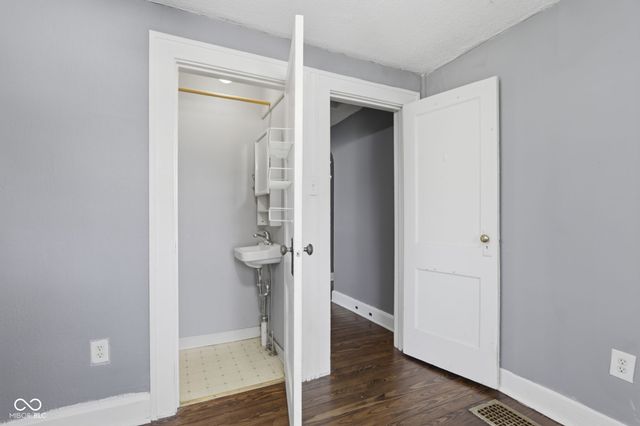 140 N 6th Avenue, Beech Grove, IN 46107