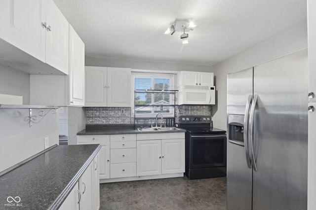 140 N 6th Avenue, Beech Grove, IN 46107