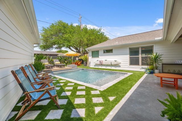 18 Colony Park Circle, Galveston, TX 77551