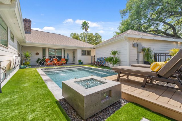 18 Colony Park Circle, Galveston, TX 77551