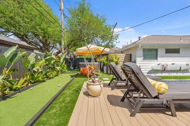 18 Colony Park Circle, Galveston, TX 77551