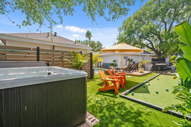 18 Colony Park Circle, Galveston, TX 77551