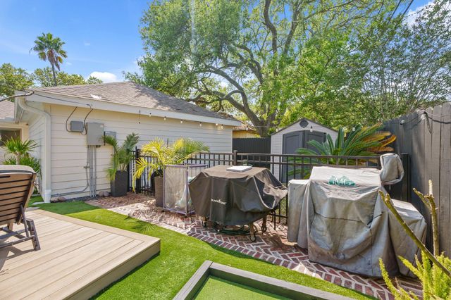 18 Colony Park Circle, Galveston, TX 77551