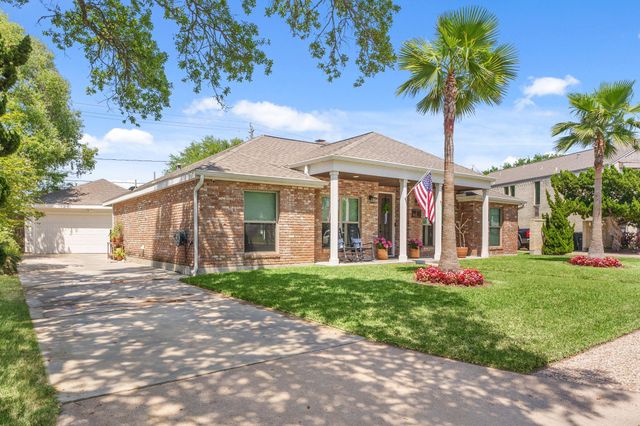 18 Colony Park Circle, Galveston, TX 77551