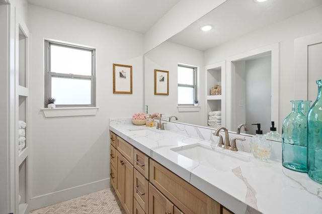 18 Colony Park Circle, Galveston, TX 77551