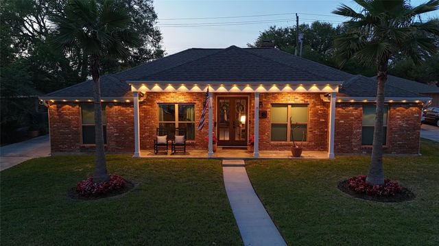 18 Colony Park Circle, Galveston, TX 77551