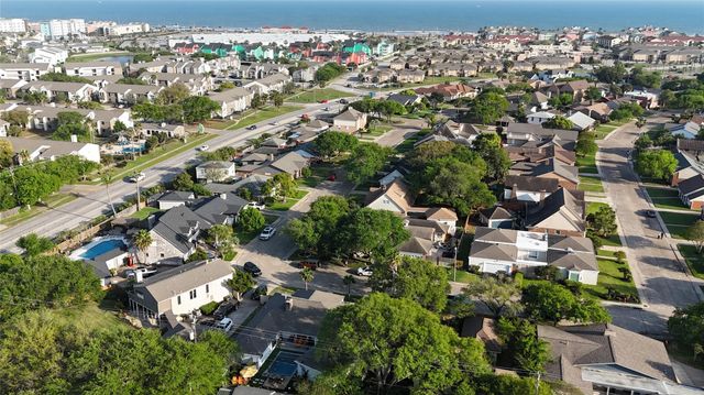 18 Colony Park Circle, Galveston, TX 77551