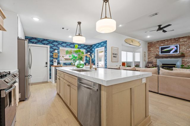 18 Colony Park Circle, Galveston, TX 77551