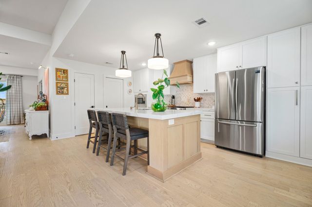 18 Colony Park Circle, Galveston, TX 77551