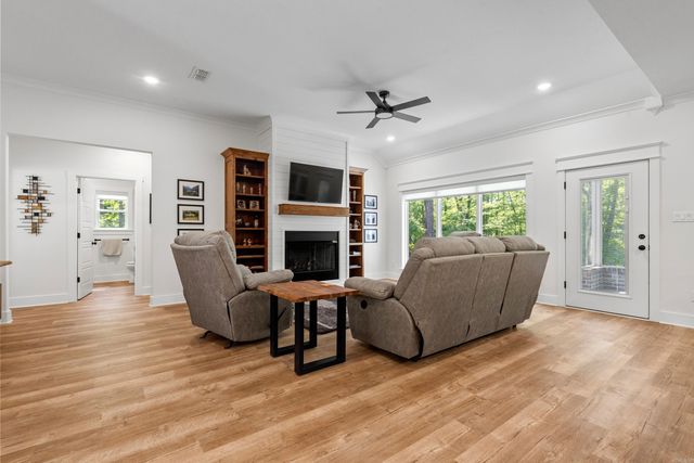 22 Estrella Circle, Hot Springs Village, AR 71909